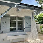 Maison Cote Bassin Guest house