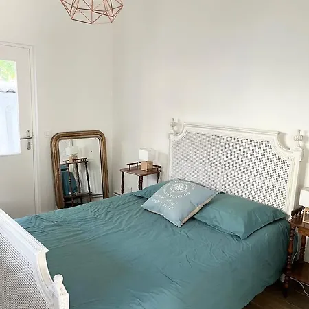 Maison Cote Bassin 게스트하우스 4*