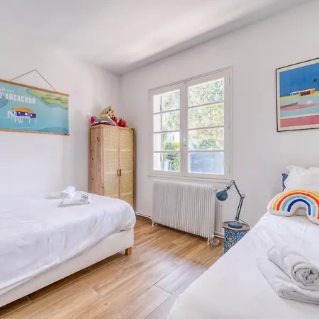 Maison Côté Bassin Pensión 4*